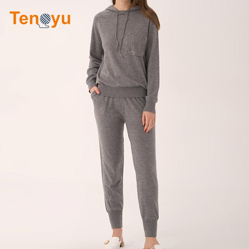 OEM/ODM Manufacturer Custom Knitted Women Sweater Set